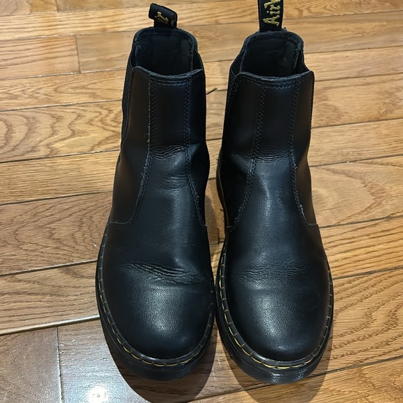 Dr. Martens pull on Chelsea boot - Picture 2 of 4